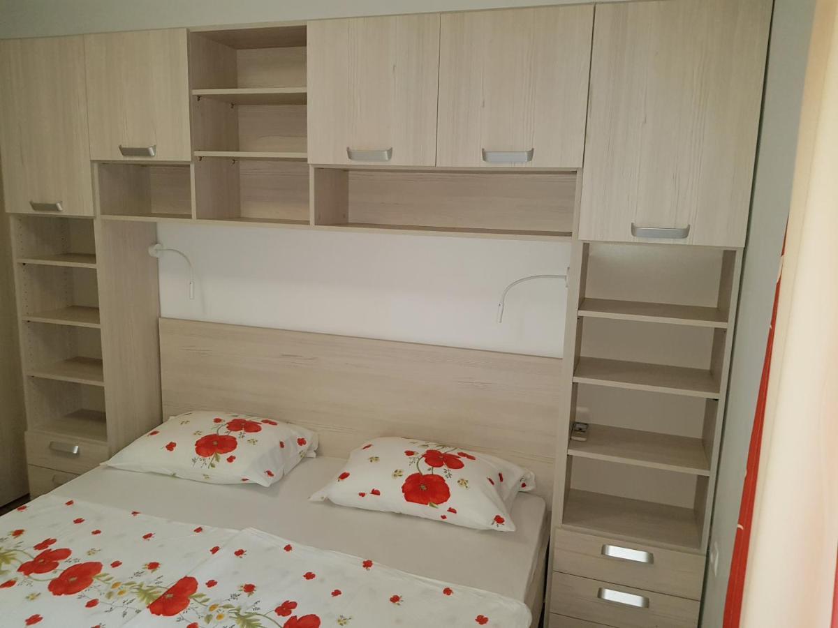 Apartments Vila Tisa Mali Lošinj Exterior foto